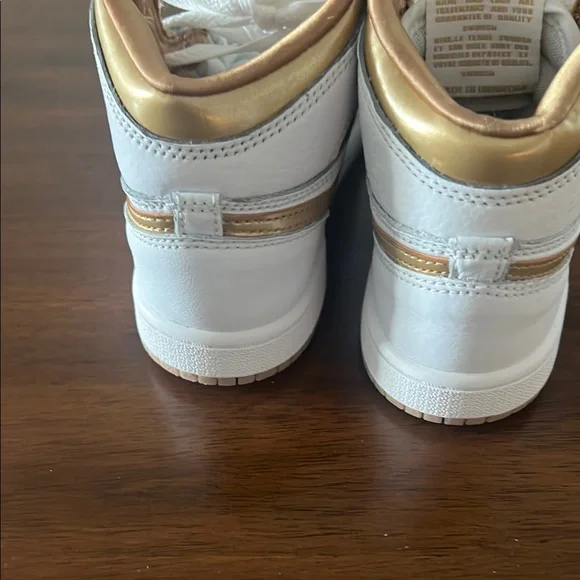 Nike White AJ1 Retro High OG Metallic - White and Gold - Picture 2 of 4